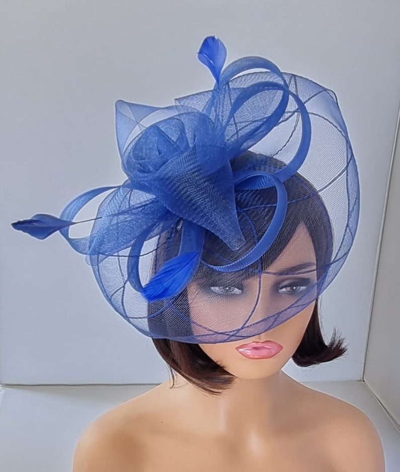 Tocado de color azul real con diadema de flores y sombrero de boda con clip, Royal Ascot Ladies Day imagen 3