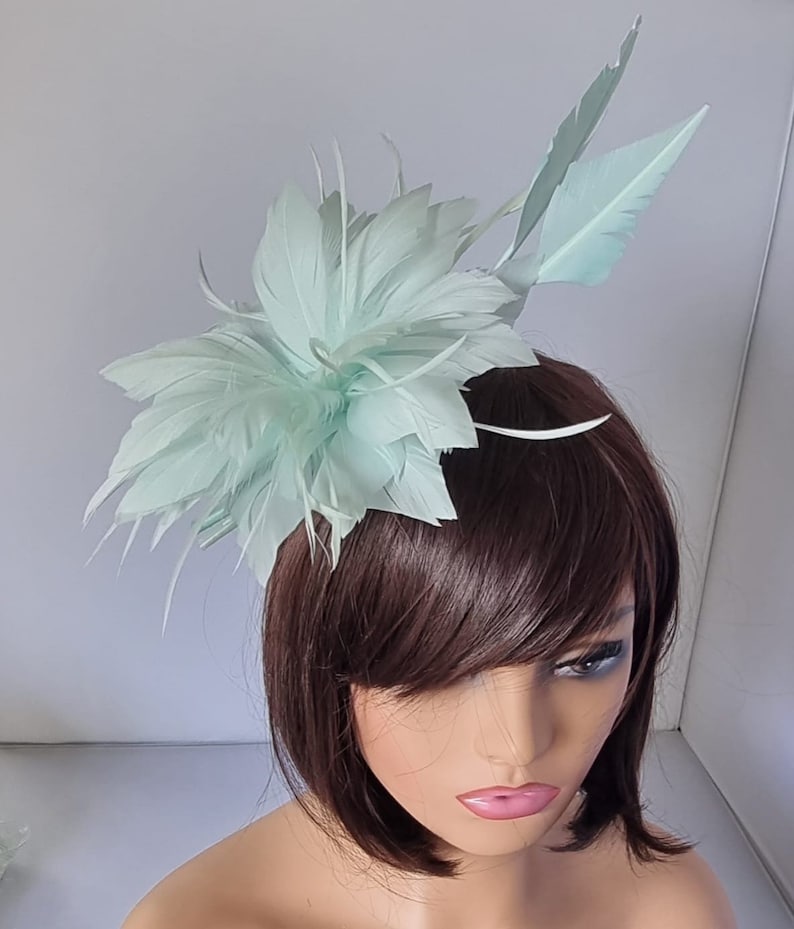 Nouveau fascinateur Aqua Color avec bandeau à fleurs et clip pour mariage, Royal Ascot Ladies Day Petite taille image 3