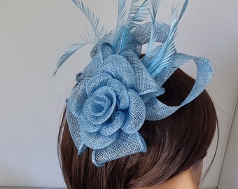 Neuer hellblauer Fascinator mit Blumen-Stirnband und Clip-Hochzeitshut, Royal Ascot Ladies Day Kleine Größe