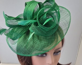 Nuovo fascinator di colore verde foresta con cappello da sposa con fascia a fiori, Royal Ascot Ladies Day