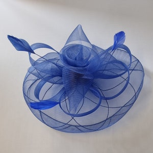 Tocado de color azul real con diadema de flores y sombrero de boda con clip, Royal Ascot Ladies Day imagen 4