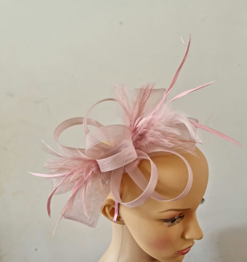 Bibis rose clair, rose poudré avec bandeau à fleurs et chapeau de mariage à clip, Royal Ascot Ladies Day petite taille image 3