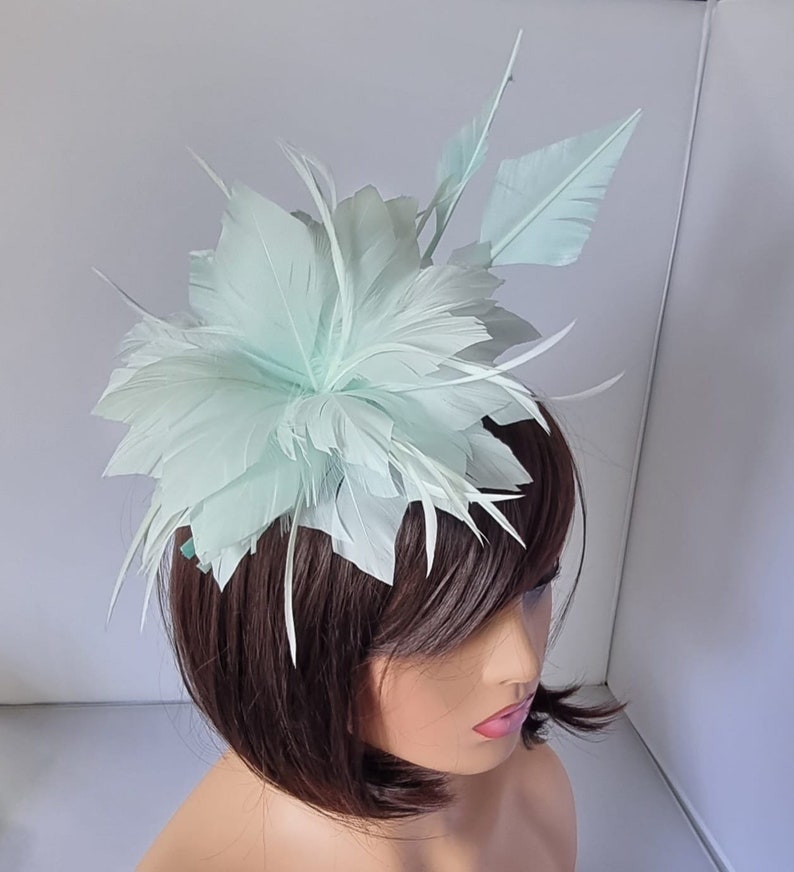 Nouveau fascinateur Aqua Color avec bandeau à fleurs et clip pour mariage, Royal Ascot Ladies Day Petite taille image 2