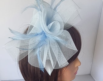 Fascinator di colore blu pallido, azzurro con fascia per capelli a fiori, cappello da sposa, Royal Ascot Ladies Day