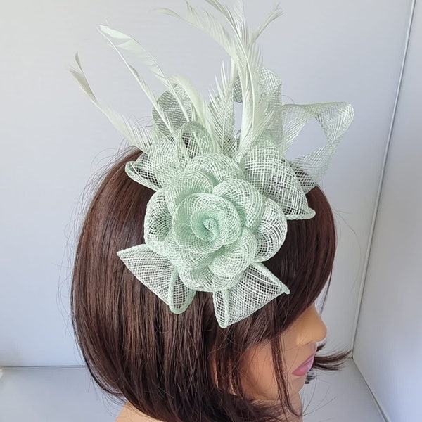 Nouveau fascinateur Aqua Color avec bandeau à fleurs et chapeau de mariage à pince, Royal Ascot Ladies Day Small size