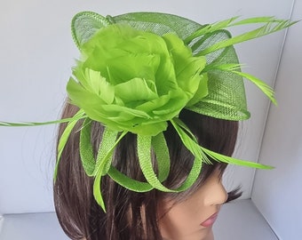 Lime Grün Farbe Fascinator mit Blumen Stirnband Hochzeit Hut, Royal Ascot Ladies Day - kleine Größe