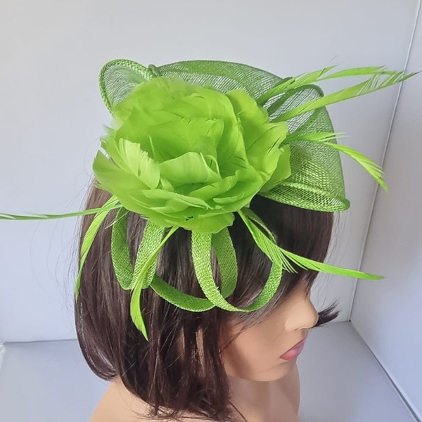 Bibi couleur vert citron avec bandeau fleuri, chapeau de mariage Royal Ascot Ladies Day - petite taille