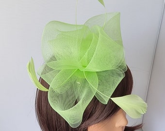 Nouveau fascinateur de couleur vert lime avec bandeau à fleurs et chapeau de mariage à pince, Royal Ascot Ladies Day