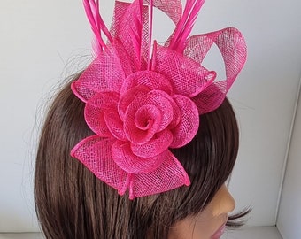 Hete roze tovenaar met bloem hoofdband en clip bruiloft hoed, Royal Ascot Ladies Day