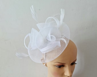 Weiße Farbe Fascinator mit Blumen-Stirnband und Clip-Hochzeits-Hut, Royal Ascot Ladies Day