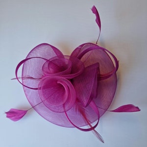 Tocado de color magenta con diadema de flores y sombrero de boda con clip, Royal Ascot Ladies Day imagen 5