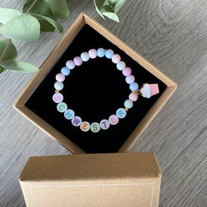 Armband / Schwester / Geschwister / personalisiert / Anhänger/Ostern /Geburtstag /grosse Schwester/ Mit Cupcake