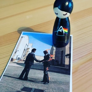 J'aurais aimé que vous soyez ici Peg Doll, hommage à Pink Floyd. Cadeau et carte pour poupée en bois