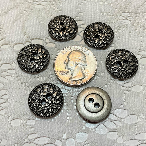 1 Dozen Vintage 2 Hole Floral Pattern Metal Buttons 20, 24,28 Ligne