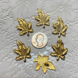 6 vintage gjutna metallbladknappar 31 mm x 24 mm