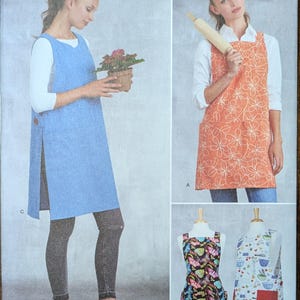 Uncut Simplicity Sewing Pattern #S9409 for Misses&#39; Aprons. Sizes XS-XL.