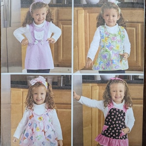 Uncut Simplicity Sewing Pattern #2699 for Toddlers&#39; Aprons. Sizes 1/2, 1, 2, 3, 4.