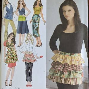 Uncut Simplicity Sewing Pattern #3752 for Misses&#39; Aprons with 6 Variations. Sizes S,M,L.
