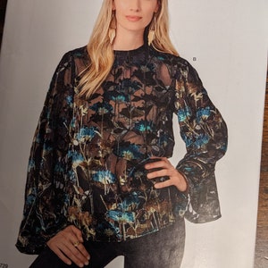 Uncut Simplicity Sewing Pattern #D0983 for Blouses Tops With Front and Sleeve Variations Sizes 14-22