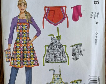 Uncut Stitch 'n Save Sewing Pattern M6776 for Misses' Aprons and Oven Mitt. Sizes S-L.