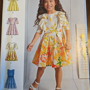 Uncut Simplicity Sewing Pattern #D0912 for Child&#39;s Dress with Ruffle and Fabric Variations.  Sizes 3-8