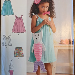Uncut Simplicity Sewing Pattern #D0910 for Child&#39;s/Girls&#39; Dress, Top, Shorts and Bag.  Sizes 3-8