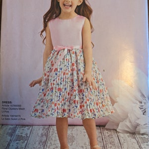 Uncut Simplicity Sewing Pattern #D0918 for Child&#39;s/Girls&#39; Dress with Variations.  Sizes 3-8