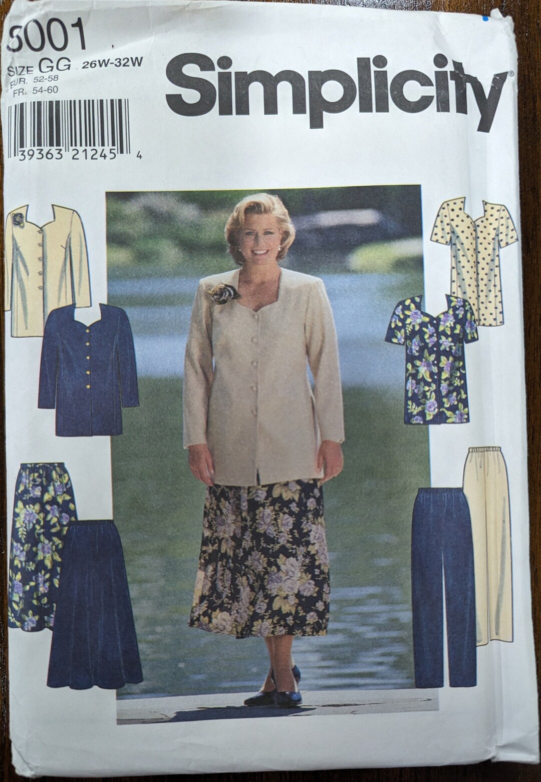 Uncut Simplicity Sewing Pattern #8001 for Women's Tunic, Skirt and ...