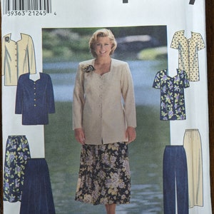 Uncut Simplicity Sewing Pattern #8001 for Women&#39;s Tunic, Skirt and Pants. Sizes 26W-32W.