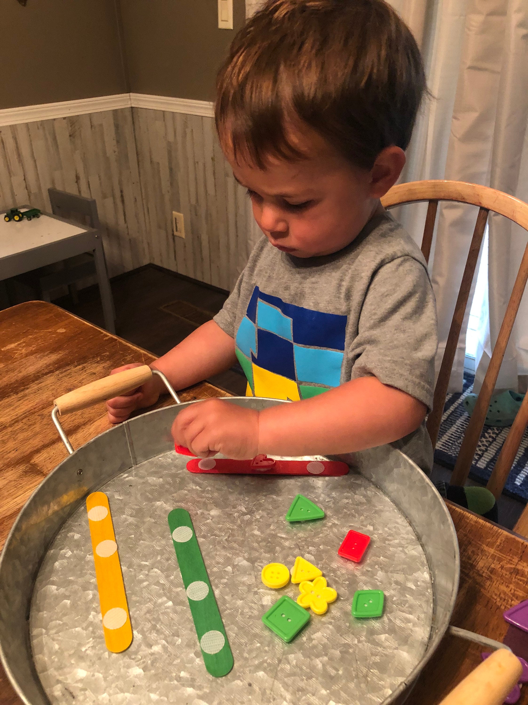 Bolsa ocupada para niños pequeños botón que combina con el color Juego
