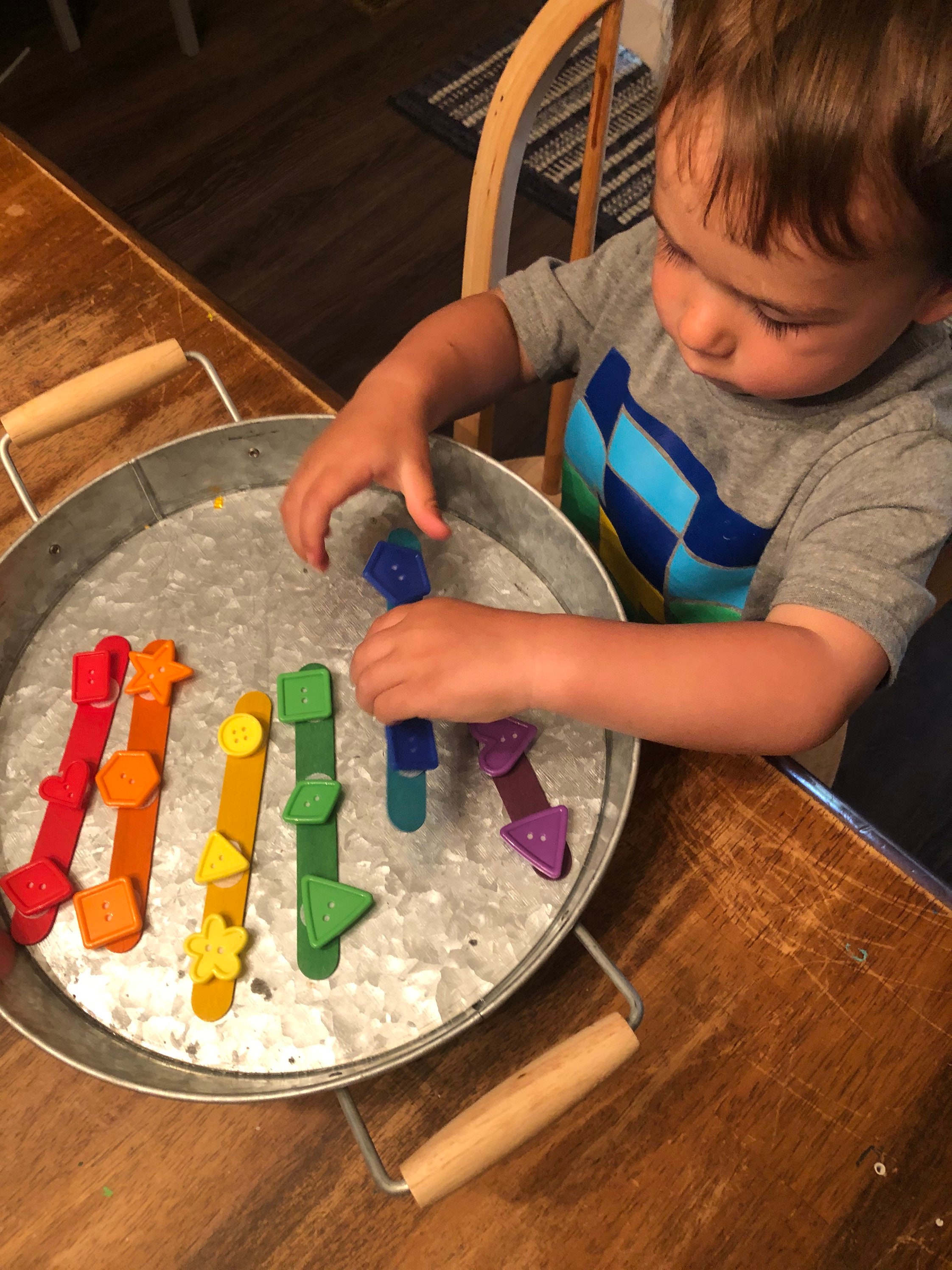 Bolsa ocupada para niños pequeños botón que combina con el color Juego