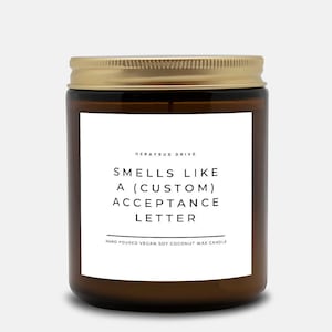 Vela perfumada "Huele a Carta de Aceptación" (personalizada) / Vertida a mano en frasco marrón de 250 ml / Vela minimalista, regalo para estudiantes universitarios, felicitaciones