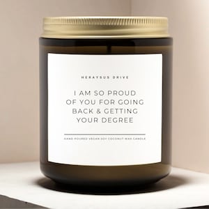 Ich bin so stolz auf Sie, dass Sie Ihre Abschlusskerze bekommen | Handgegossen 9 oz. | Minimal, Abschluss Geschenk, Graduiert, College