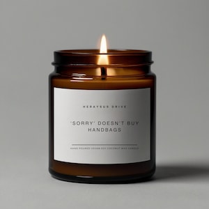 Sorry koopt geen handtassen | Handgegoten 9 oz. | Minimaal, verontschuldiging, spijt, sorry, ik haat dit, verontschuldigingcadeau, kus en make-up, ik mis je