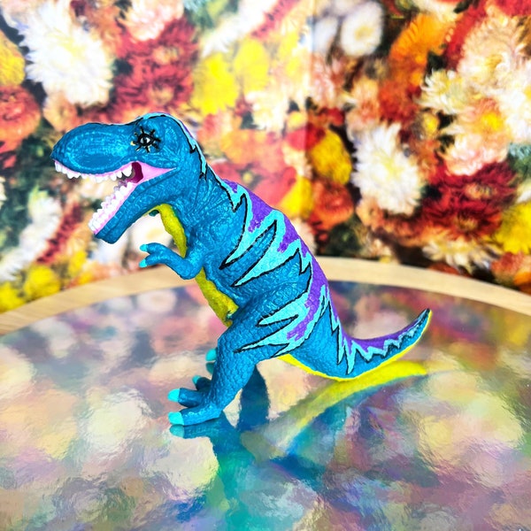 Petit dinosaure T-Rex turquoise jaune mauve jouet decoration enfant adolescent recyclé bibelot statuette chambre original cadeau