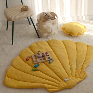 Shell Play Mat, Yellow Baby Plat Mat, Quilted Play Mat, Linen Baby Play Mat, Baby Shower Gift, Nursery Decor, Sunshine Yellow Baby Floor Mat