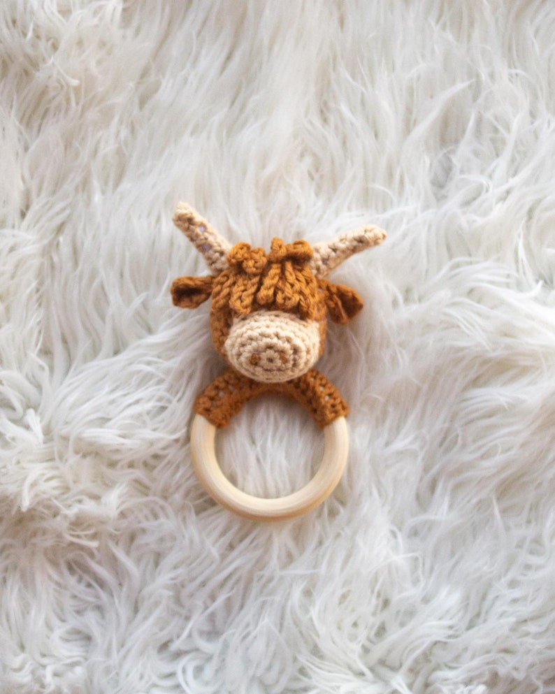 Crochet baby rattle CLYDE the HIGHLAND COW image 3