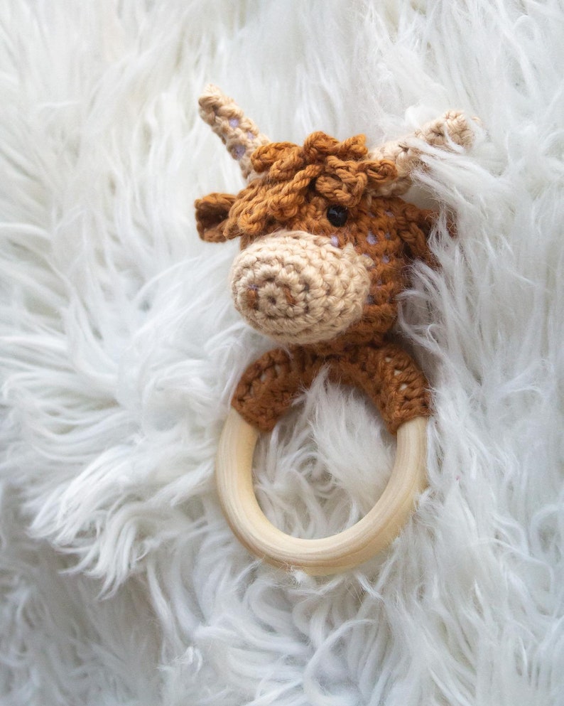 Crochet baby rattle CLYDE the HIGHLAND COW image 4