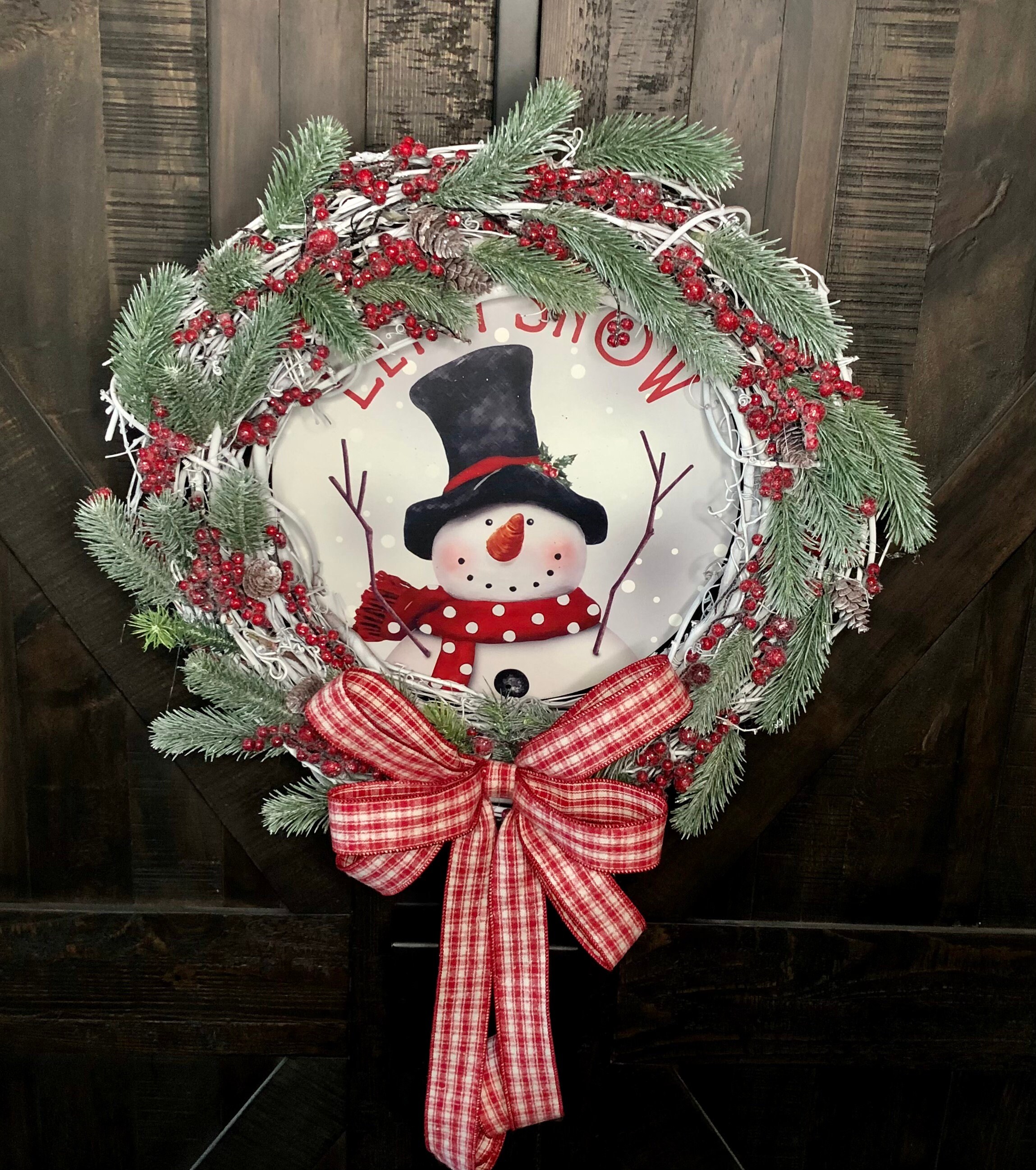 20 Christmas Wreaths for Your Front Door 5 Snowman Christmas Wreath: Farmhouse Grapevine Wreath with Cranberries