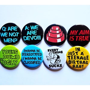 Botones magnéticos y abrebotellas de estilo punk rock clásico. Juego 05