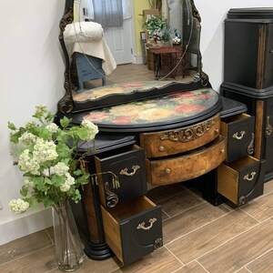 Vintage Vanity. Victorian Inspired Vanity Romantic Bedroom Black ...