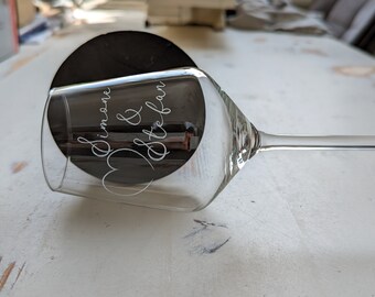 Wine glass with individual engraving