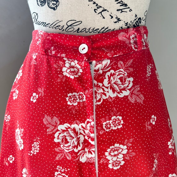 1970s red skirt with white flowers and waist sash… - image 6