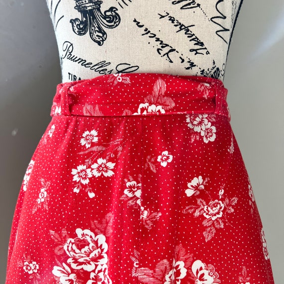 1970s red skirt with white flowers and waist sash… - image 7