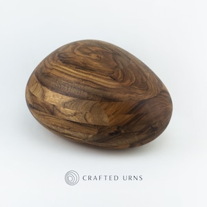 Laurel wood | Wooden urn for ashes | River Stones Collection