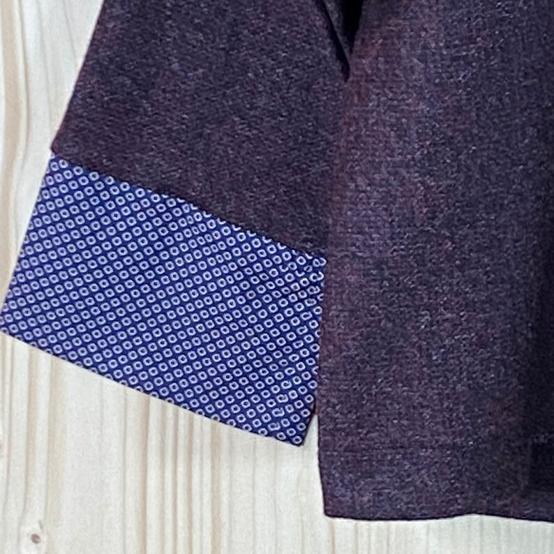 Wool mesh neck and wrists in cotton optical design in contrast marc color