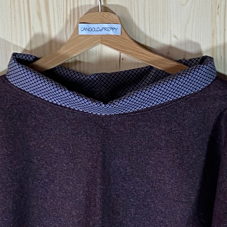 Wool mesh neck and wrists in cotton optical design in contrast marc color