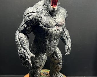 キングコングのフィギュア付きエンパイア・ステート・ビルのレプリカ