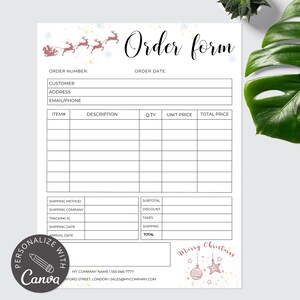 Puede incluir: Un formulario de pedido de Navidad imprimible con un diseño festivo que presenta un trineo rojo tirado por renos y copos de nieve. El formulario incluye campos para el número de pedido, la fecha del pedido, la información del cliente, la descripción del artículo, la cantidad, el precio unitario, el precio total, el método de envío, la empresa de envío, el número de seguimiento, la fecha de envío, la fecha de llegada, el subtotal, el descuento, los impuestos, el envío y el total. El formulario también incluye un saludo de "Feliz Navidad" con una estrella roja y un adorno rojo y blanco.