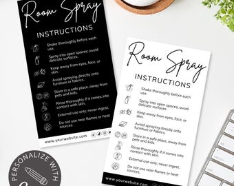 以下が含まれることがあります： 「Room Spray」の文字と説明が書かれた、黒と白の2枚のルームスプレー取扱説明書。カードには、使用方法、安全性、保管方法に関するアイコンとテキストが含まれています。カードの下部には「www.yourwebsite.com」と書かれています。